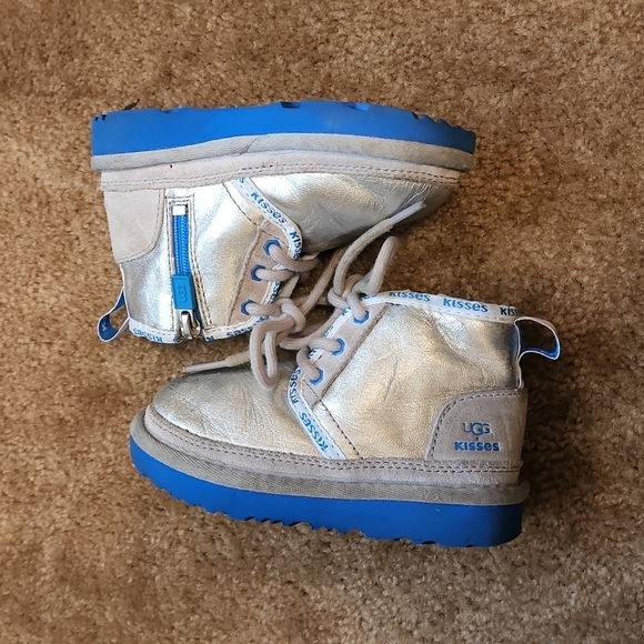 UGG Kids Kisses Neumel Zipper Boots - Picture 9 of 12